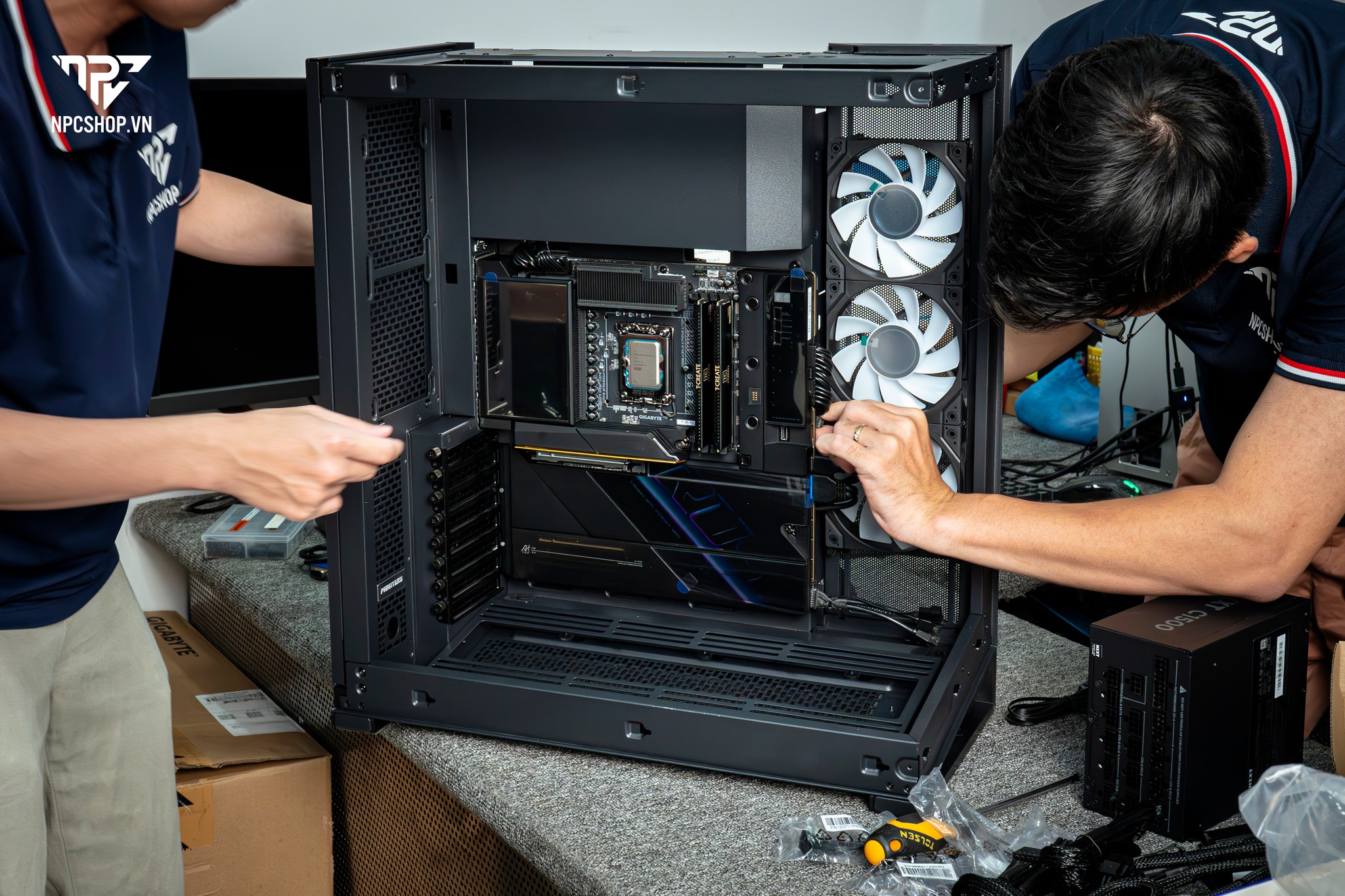 TOP 5 CASE PC ĐÁNG MUA NHẤT NĂM 2025 – ĐẲNG CẤP TỪ THIẾT KẾ ĐẾN HIỆU NĂNG